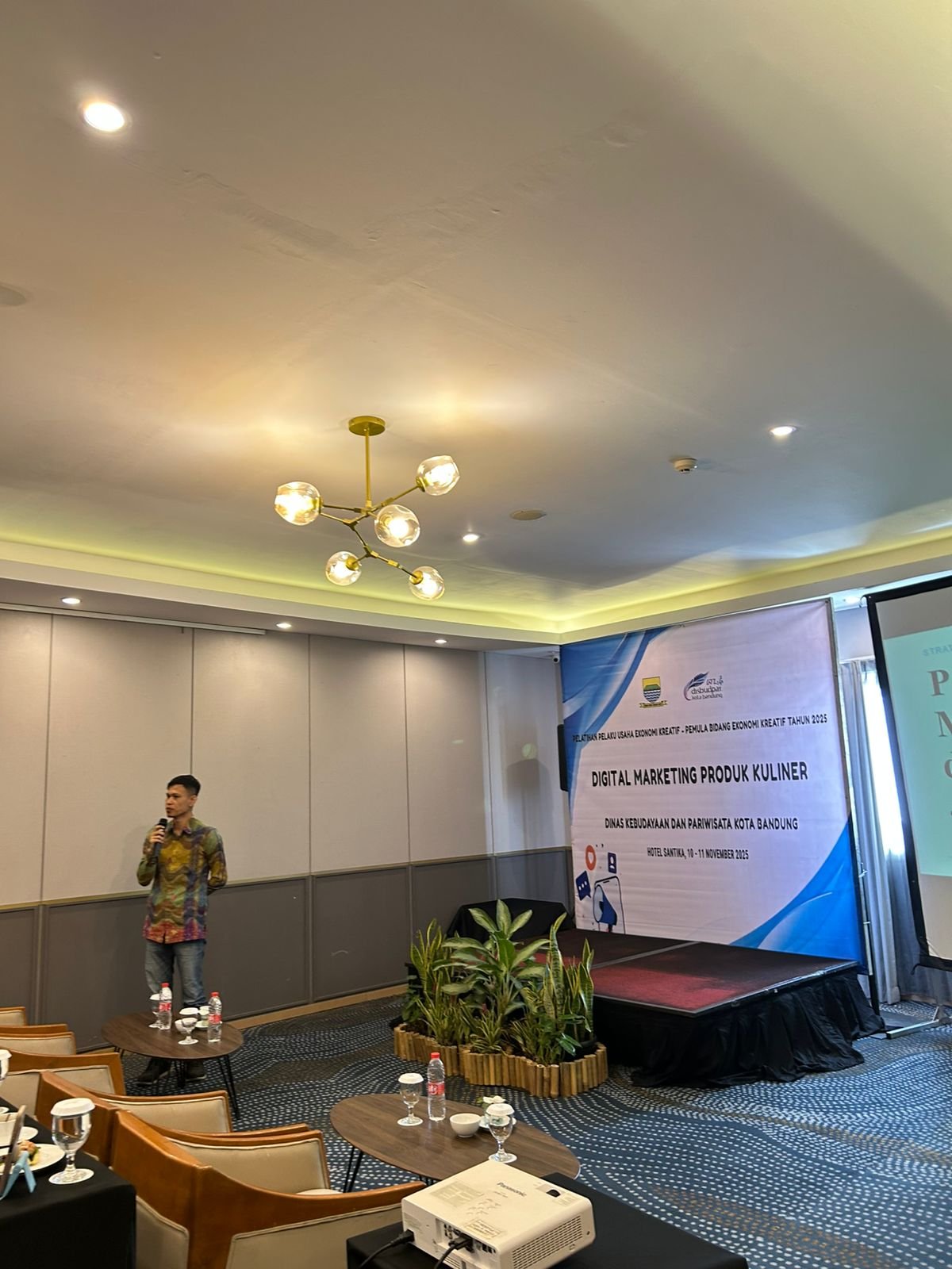 [KULIAH UMUM] Transformasi Bisnis di Era Digital: STIE Fajar Bedah Strategi Digital Marketing Produk Kuliner
